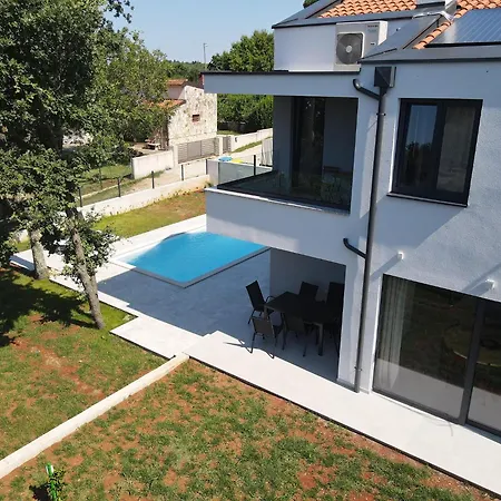 Barbara In For 6 People With Private Pool & Only 1 Km From Villa Poreč